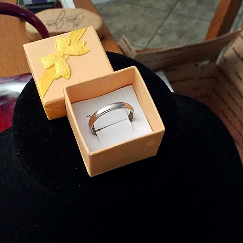 14kt gold wedding ring